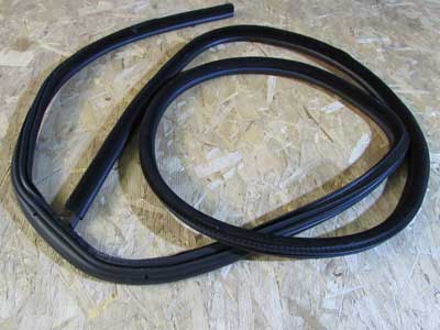 BMW Front Door Seal Weather Stripping (Left or Right) 51727122433 E60 525i 528i 530i 535i 545i 550i M5